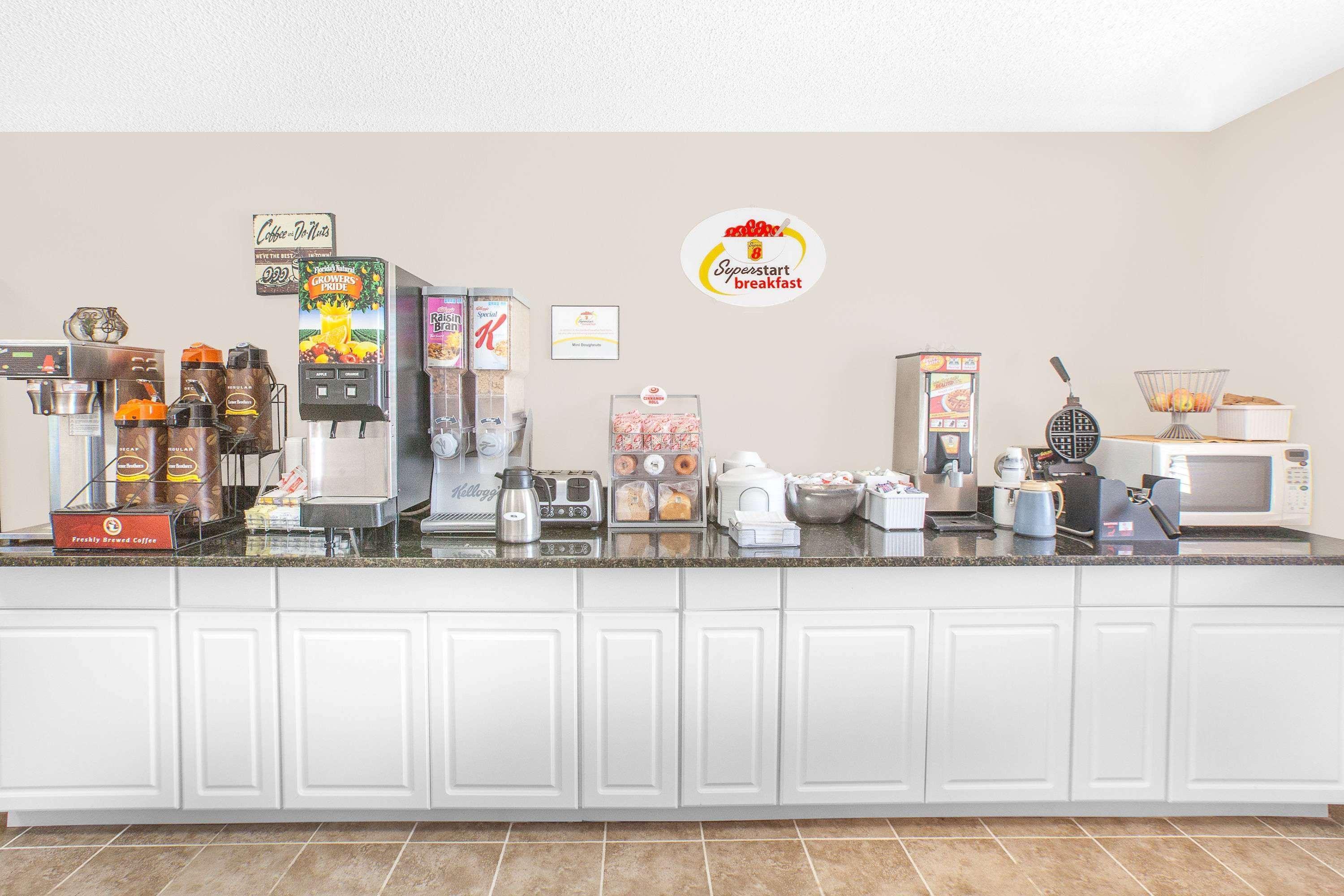 Super 8 By Wyndham Mt Pleasant Motel Mount Pleasant Luaran gambar