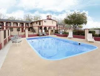 Super 8 By Wyndham Mt Pleasant Motel Mount Pleasant Luaran gambar